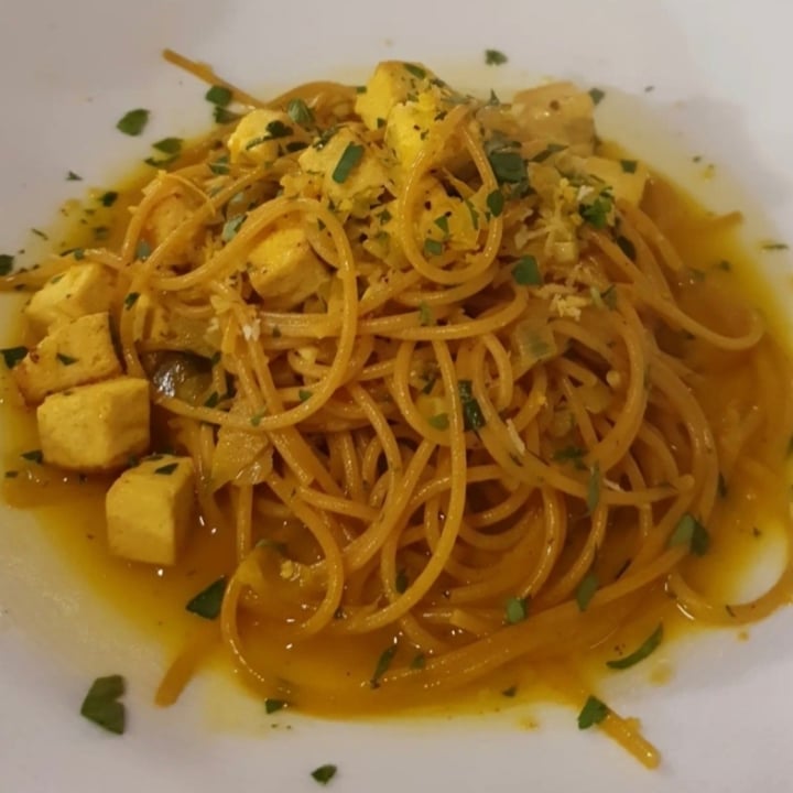 Pizzeria Ristorante Capovolta Padova, Italy Carbonara Leggera Review