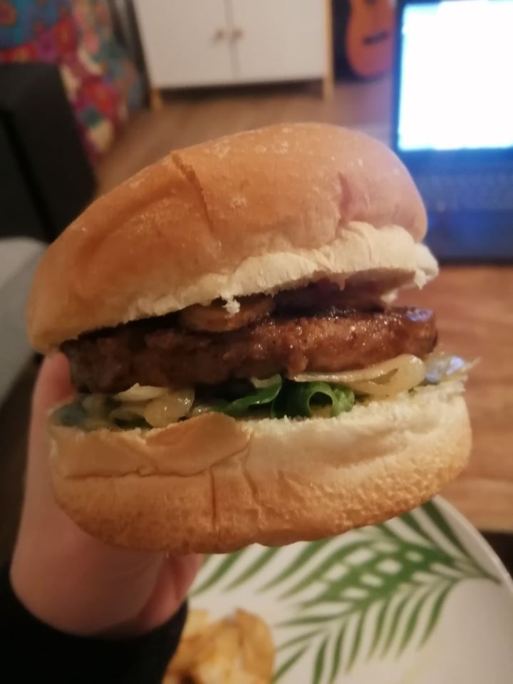 photo of Fry's Family Food Meat Free Traditional Burgers shared by @yunggalac on  06 Jul 2020 - review