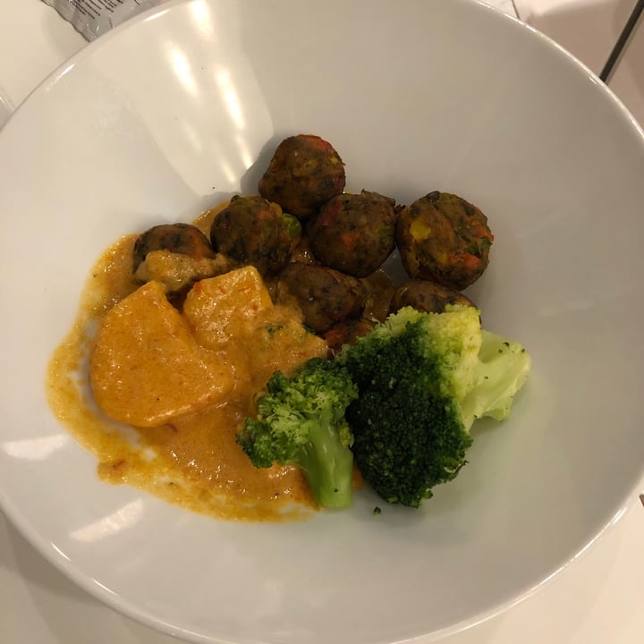 review photo of IKEA Alexandra Vegetable Balls With coconut curry Sauce shared by @emelty on 24 Oct 2020 - review