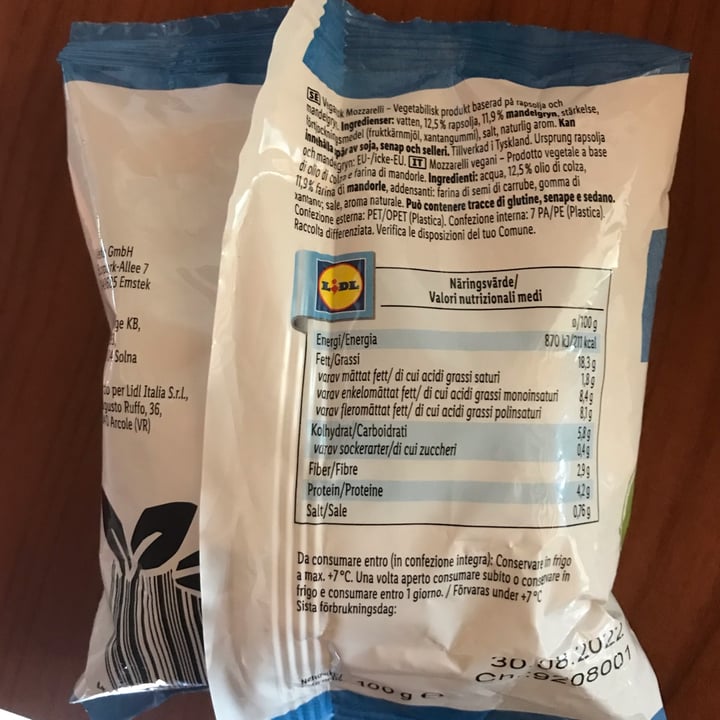 review photo of Vemondo Vegan Mozzarelli shared by @aleclps on 26 Aug 2022 - review