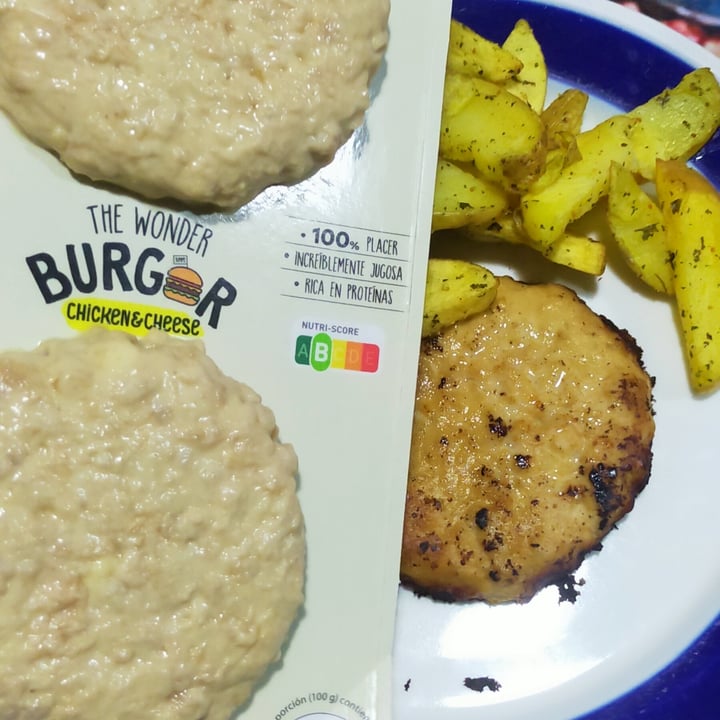 review photo of The Wonder Burger Hamburguesa de "pollo y queso" shared by @noevegan on 24 Aug 2022 - review