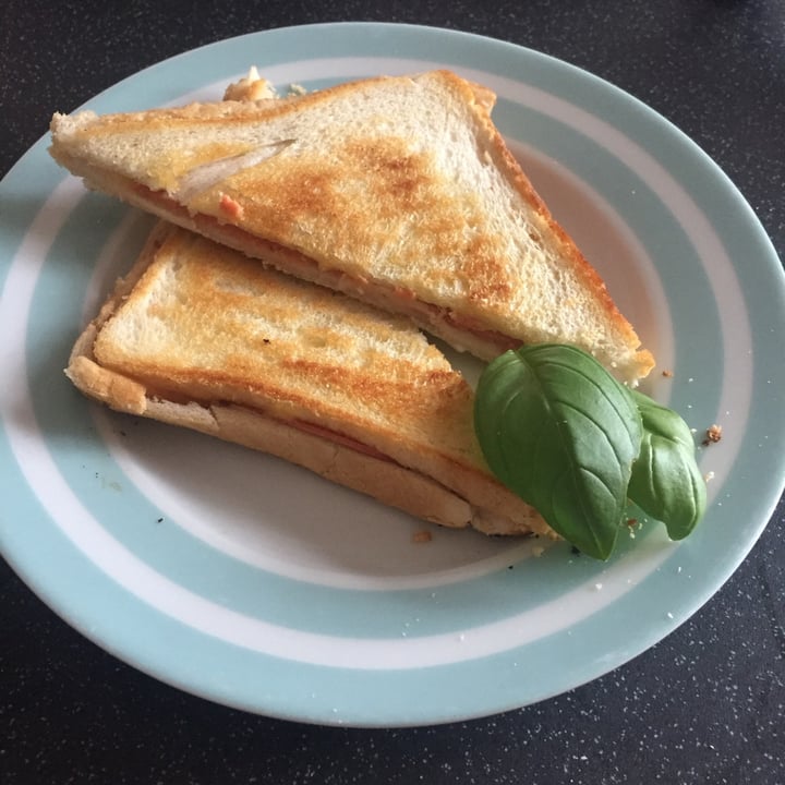 review photo of Quorn Smoky Ham Free Slices shared by @ronja1993 on 14 Aug 2020 - review