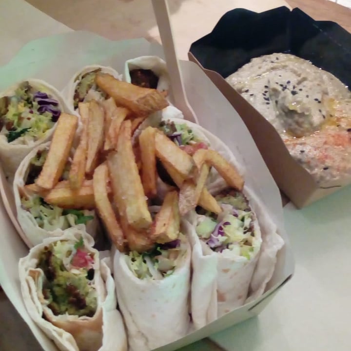 photo of Santo Falafel Entrados shared by @camillaradaelli on  09 Nov 2020 - review