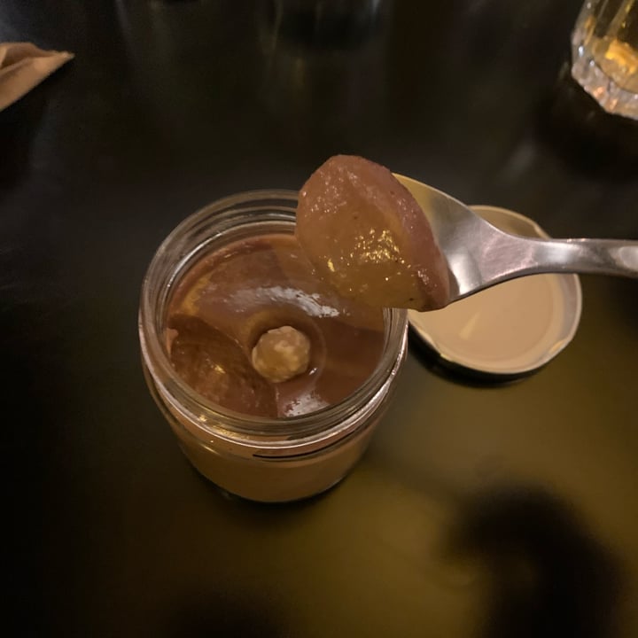photo of Veganaki Hazelnut-chocolate praline shared by @lamaryvegana on  17 Apr 2022 - review