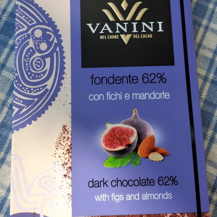 review photo of Vanini Cioccolato fondente 62% con fichi e mandorle shared by @claudiairene66 on 14 Oct 2021 - review
