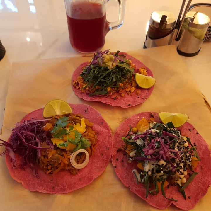 photo of La Pitahaya Vegana Tacos variados shared by @omar0505 on  27 Aug 2021 - review