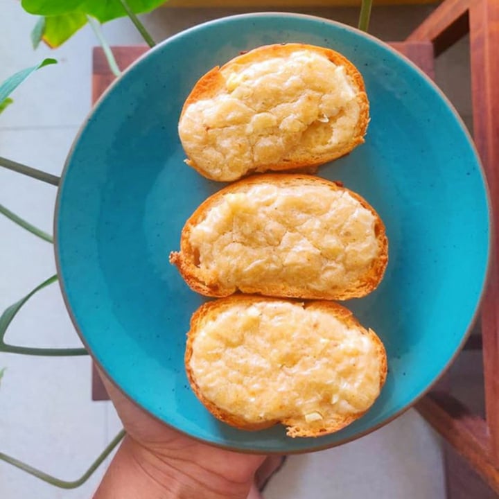 photo of Imagine Cafe Cheesy Garlic Bread shared by @mumbaianimalsave on  05 Sep 2020 - review