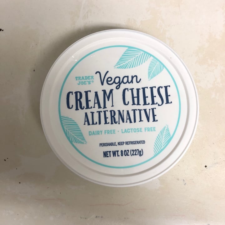 photo of Trader Joe's Vegan Cream Cheese Alternative shared by @amandumb on  14 Sep 2021 - review
