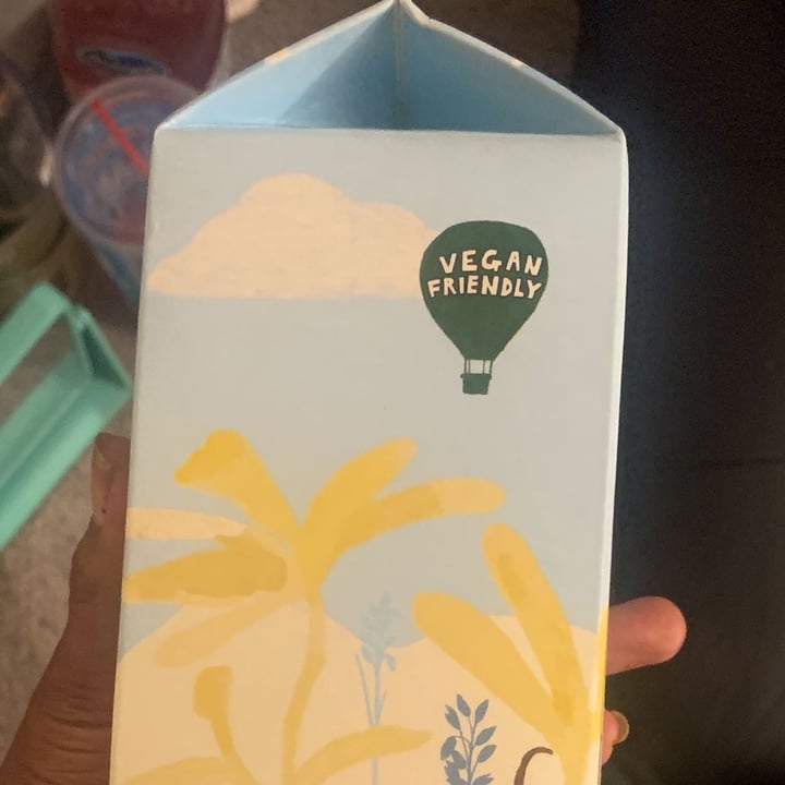 review photo of Chobani Oat Milk - Vanilla shared by @prettybbzia on 05 Sep 2022 - review