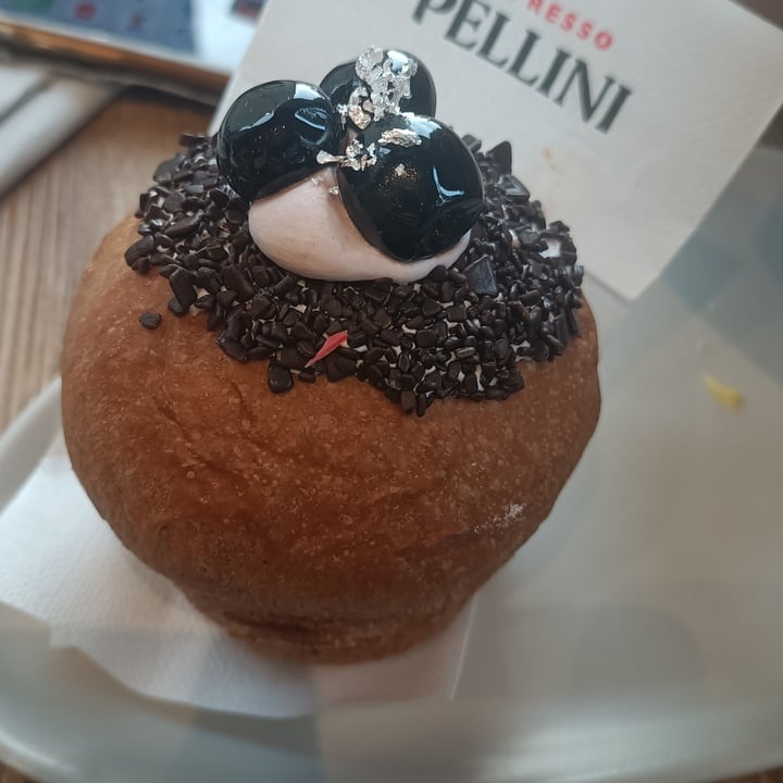 photo of Bar Pasticceria Verona veneziana foresta nera shared by @alessia98 on  17 Oct 2022 - review