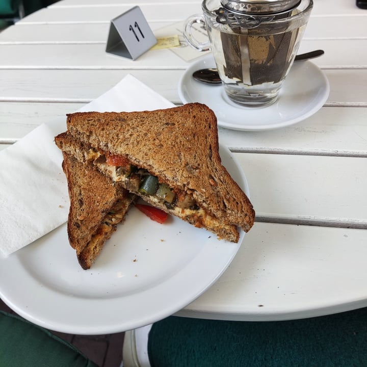 photo of Teestübchen Vegan sandwich shared by @ceci98 on  19 Apr 2022 - review