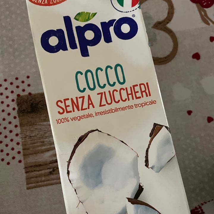 photo of Alpro Bevanda Al Cocco Senza Zuccheri shared by @vegiu on  19 Oct 2022 - review