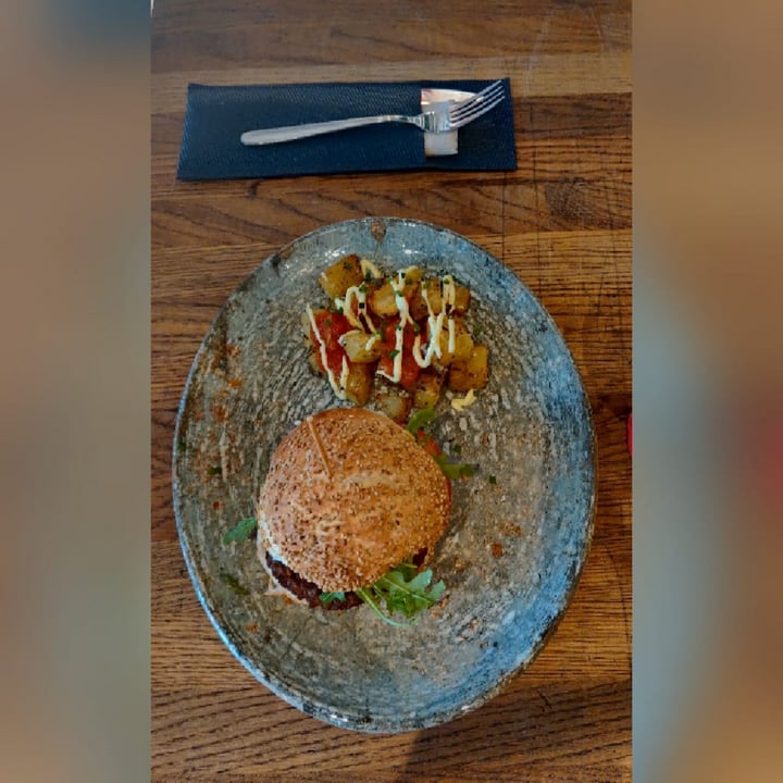 photo of Amarre Marina - Vegan food & Drinks Burger Amarre 69 shared by @bernat on  30 Jan 2022 - review