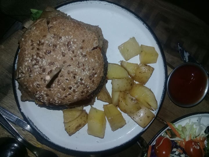 photo of Estilo Veggie Hamburguesa Gaia shared by @ilistevo21 on  27 Dec 2019 - review