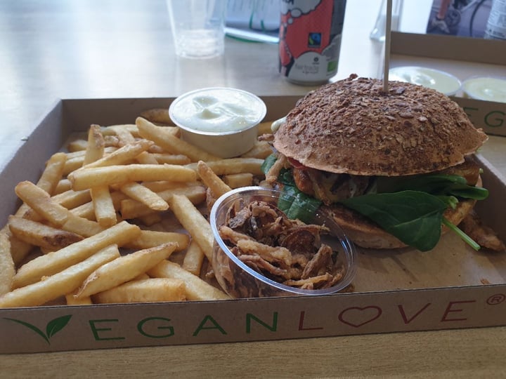 photo of Veganlove street food Vegan Burger shared by @einavgutman on  07 Feb 2020 - review