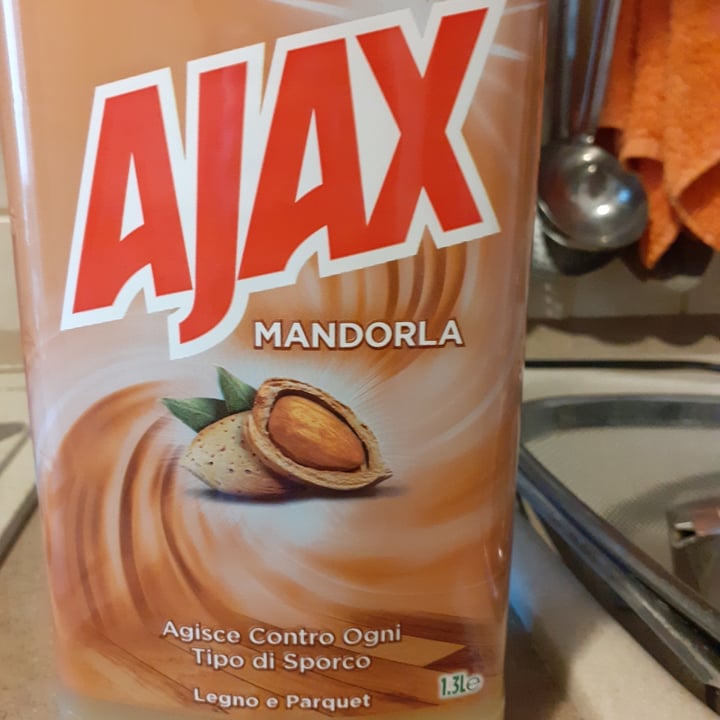photo of Ajax Mandorla Detersivo  shared by @gabry74 on  17 Jun 2022 - review