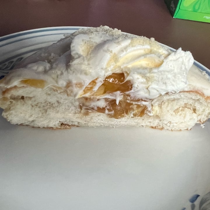 review photo of Plant Donut White Chocolate And Mango shared by @shitakimushroom on 24 Jan 2022 - review