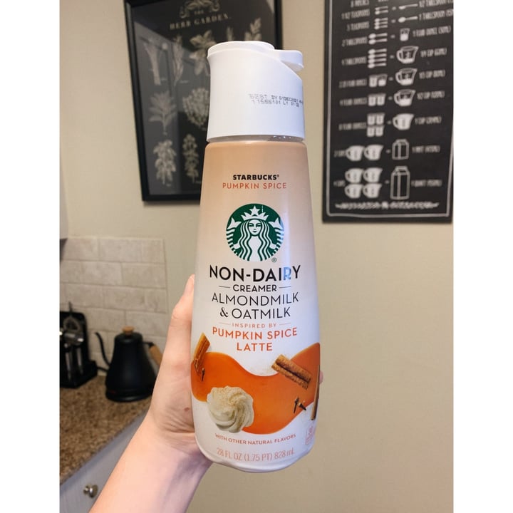 photo of Starbucks Non-Dairy Creamer Almondmilk and Oatmilk Pumpkin Spice Latte shared by @narratedbynatalie on  03 Sep 2021 - review