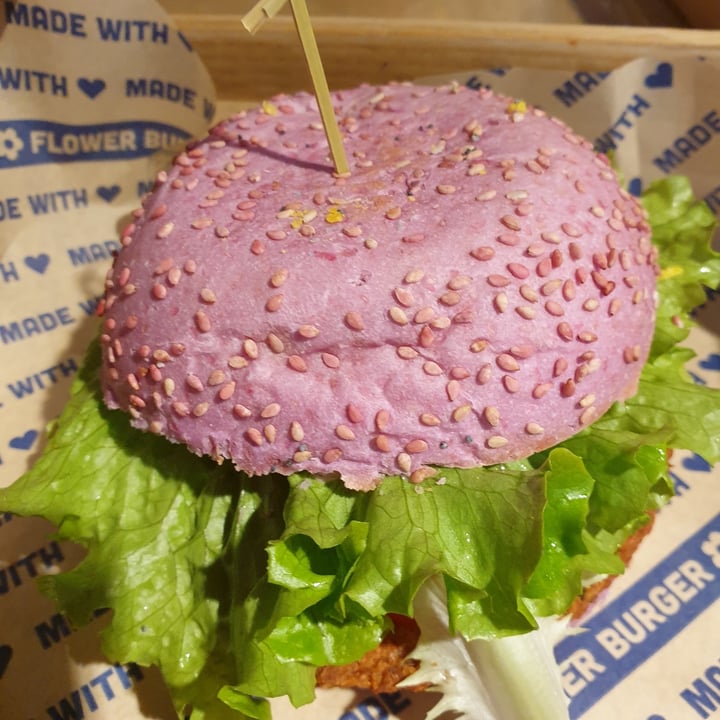 photo of Flower Burger Cherry Bomb shared by @valdal on  23 Dec 2020 - review
