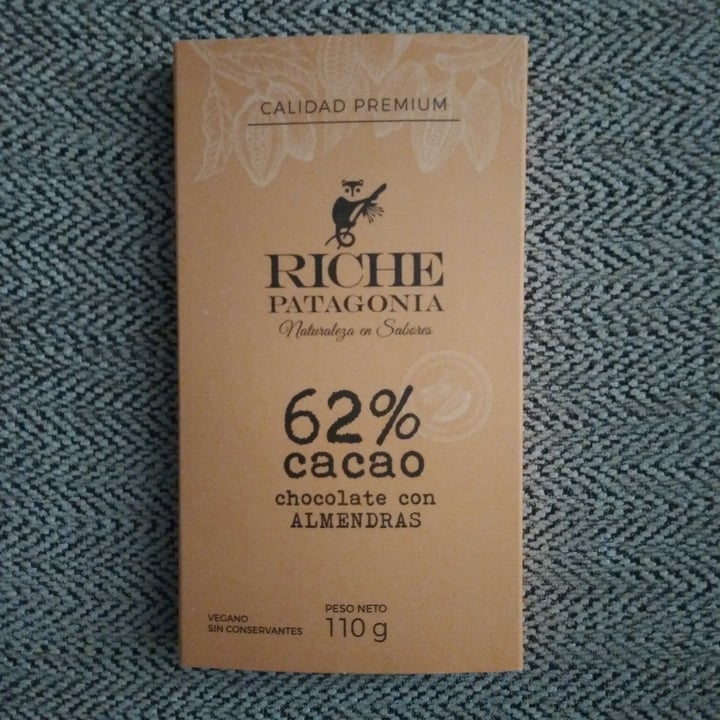 photo of Riche Patagonia 62% Cacao Chocolate con Almendras shared by @saragr on  16 Sep 2021 - review