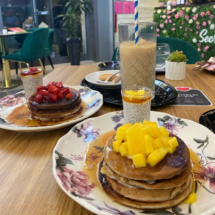 photo of SECRET GARDEN Tropical pancakes shared by @veganaporelmundo on  18 Sep 2022 - review