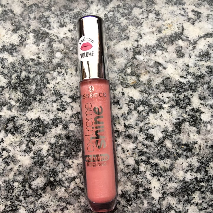 photo of Essence  Lip gloss shared by @giuliaz on  27 Dec 2021 - review