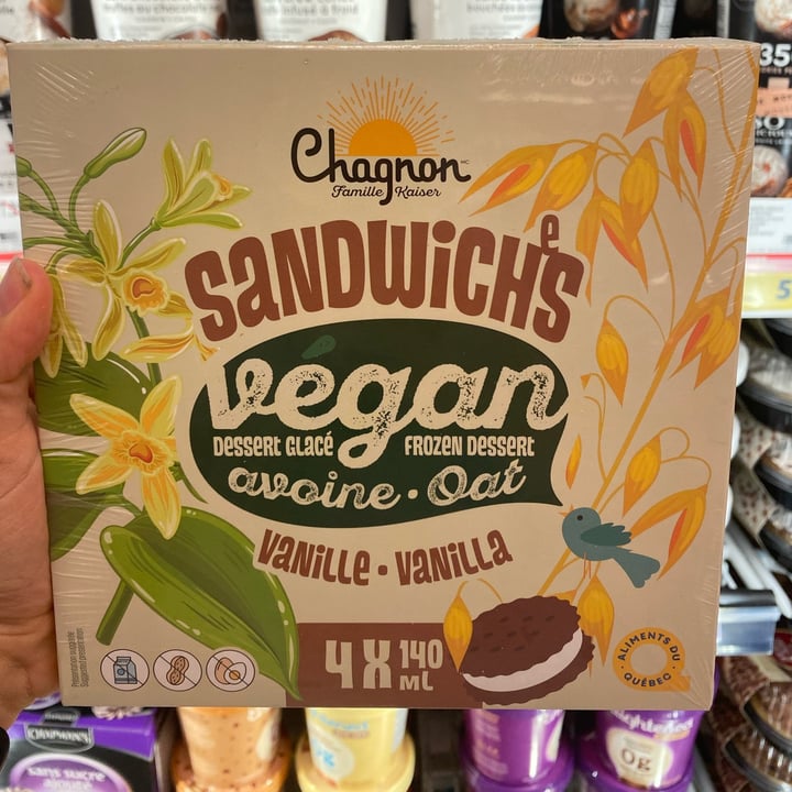 review photo of Laiterie chagnon Sandwich à la crème glacée shared by @allyoucandowithplant on 03 Dec 2021 - review