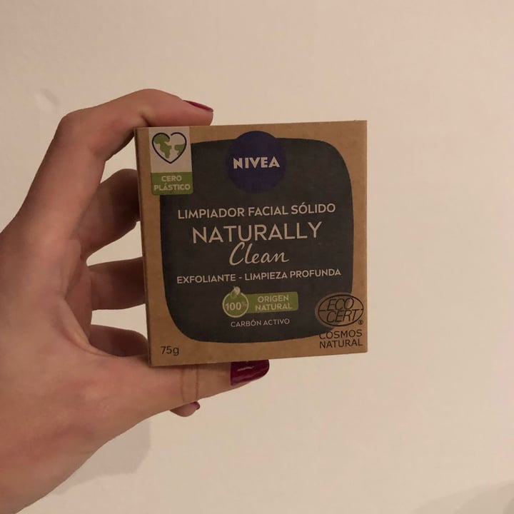 review photo of Nivea Limpiador facial solido de naturally clean shared by @paulaapio on 27 Dec 2021 - review
