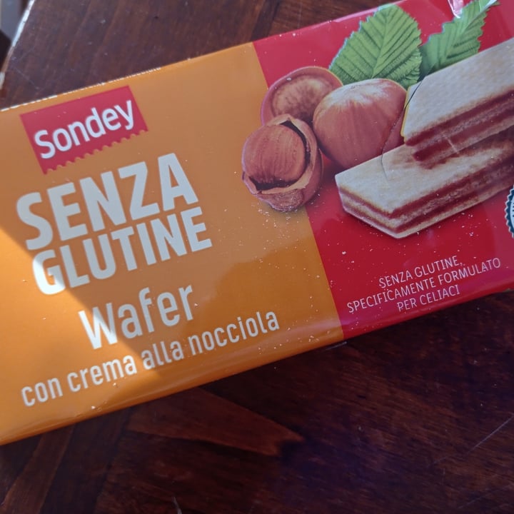 photo of Sondey Wafer Senza Glutine Con Crema Alla Nocciola shared by @claretta99 on  25 Jan 2022 - review