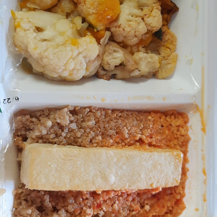 photo of Fresh N Lean Romesco quinoa with tofu and roasted kabocha shared by @tatornmaui on  23 Oct 2022 - review