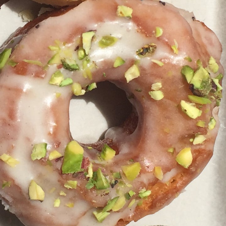 photo of Rumsy's Noose Cardamom And Pistachio Donut shared by @thehumblechickpea on  14 Aug 2021 - review