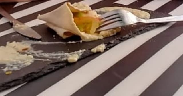 Photo of the dish “Quesadilla de calabaza y tomate”