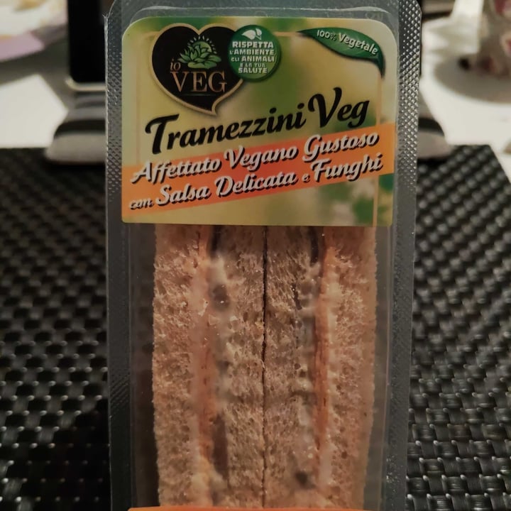 review photo of ioVEG Tramezzini Veg Affettato Vegano Gustoso Con Salsa Delicata E Funghi shared by @saartje84 on 04 Dec 2022 - review