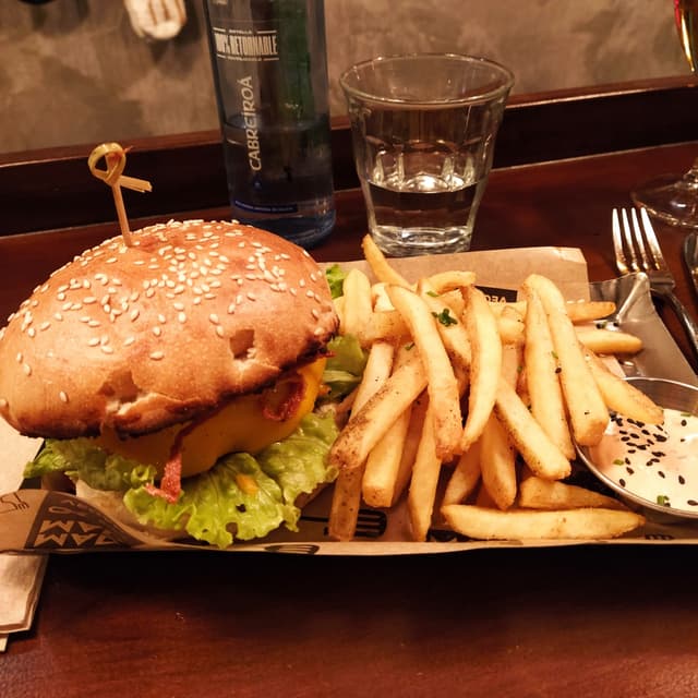 「Doble cheese vacon con heüra」の料理の写真