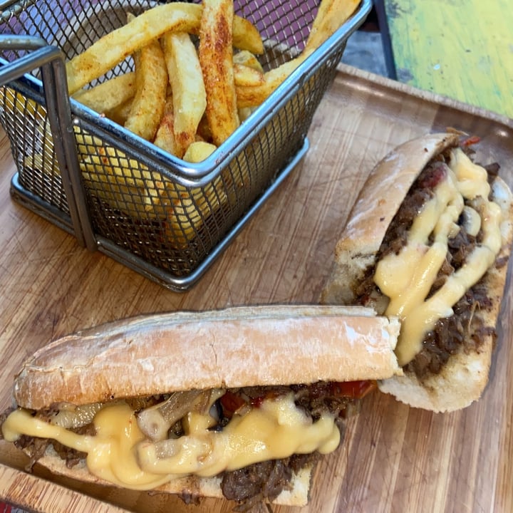 review photo of Luna's Kitchen Beirut Philly sandwich shared by @seventy on 09 Dec 2021 - review