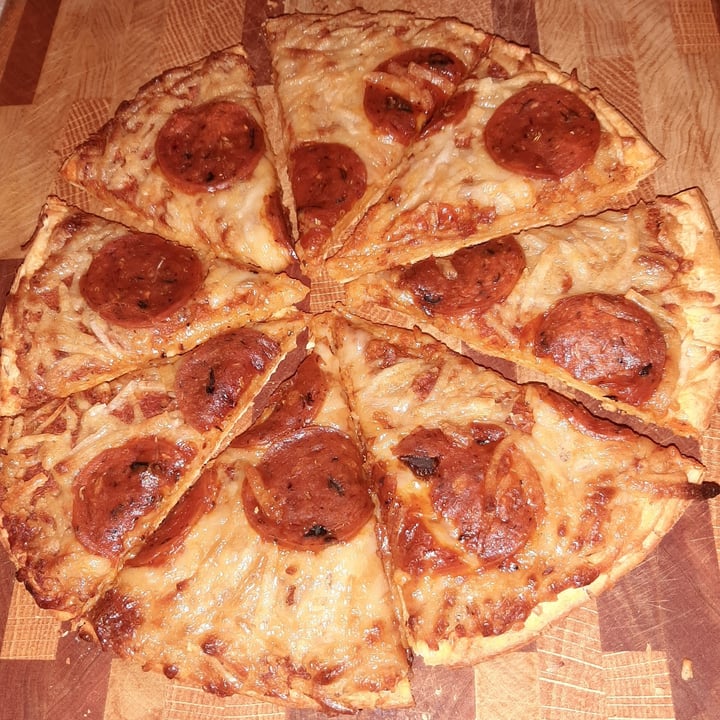 photo of Daiya Meatless Pepperoni Style Pizza shared by @bananasmoothie on  03 Oct 2020 - review