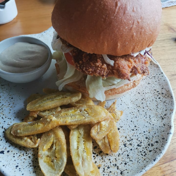 review photo of Good Mantra Bali Jamaican Jerk Burger shared by @andreas06 on 08 Nov 2021 - review