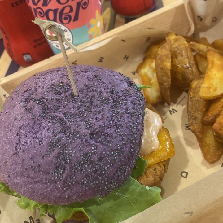 review photo of Flower Burger Purple Cheesy shared by @chiara-08 on 05 Jul 2022 - review