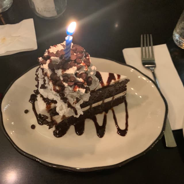 Foto del piatto “Vegan Black ‘n White Cakeshake Cake”