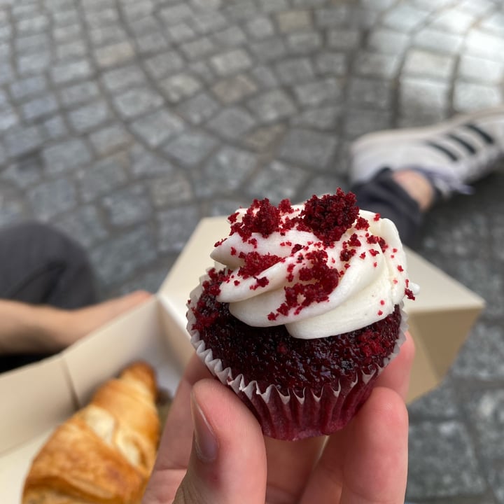 photo of Cloud Cakes Red Velvet Cupcake shared by @michelavegan on  16 Aug 2022 - review