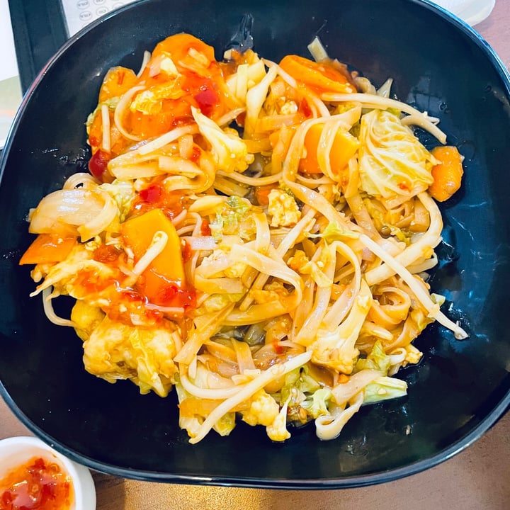 photo of Vegan Fusion Vegan Chicken Pad Thai Noodles shared by @neets on  05 Oct 2021 - review