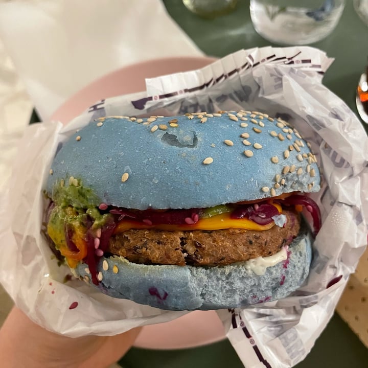 photo of Flower Burger I puffi Burger shared by @soficali on  21 Mar 2022 - review