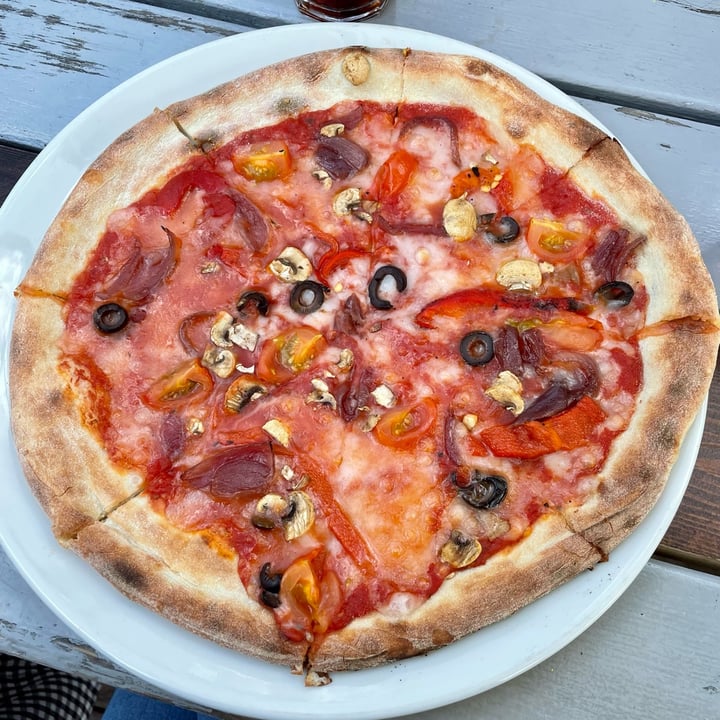 photo of Tamesis Dock Vegan Veggie Delight Pizza shared by @appleappleamanda on  05 Jul 2022 - review
