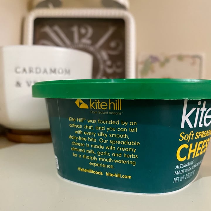 photo of Kite Hill Soft Spreadable Cheese - Garlic & Herb shared by @yarilovezzucchini on  08 Oct 2022 - review