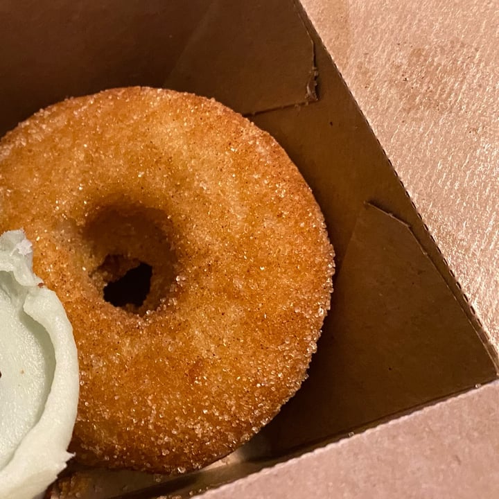 photo of Erin McKenna's Cinnamon Sugar Donut shared by @cciot on  12 May 2022 - review