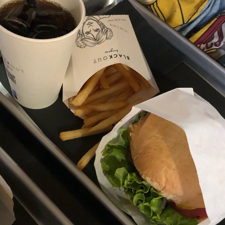 review photo of Blackout Burger Lindsay’s Beyond Cheesburger Menu shared by @aleassia on 18 Oct 2022 - review