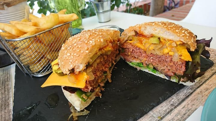 photo of my lola vegan food Burger shared by @moomo on  09 Sep 2019 - review