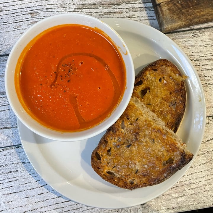 photo of Innocent Yesterday roasted tomato bisque soup shared by @veganfoodcrazy on  09 Nov 2022 - review