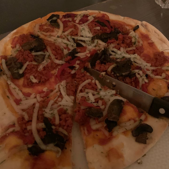 photo of Della rosa Chorizo + Mushroom Pizza shared by @misspotato on  31 Oct 2020 - review