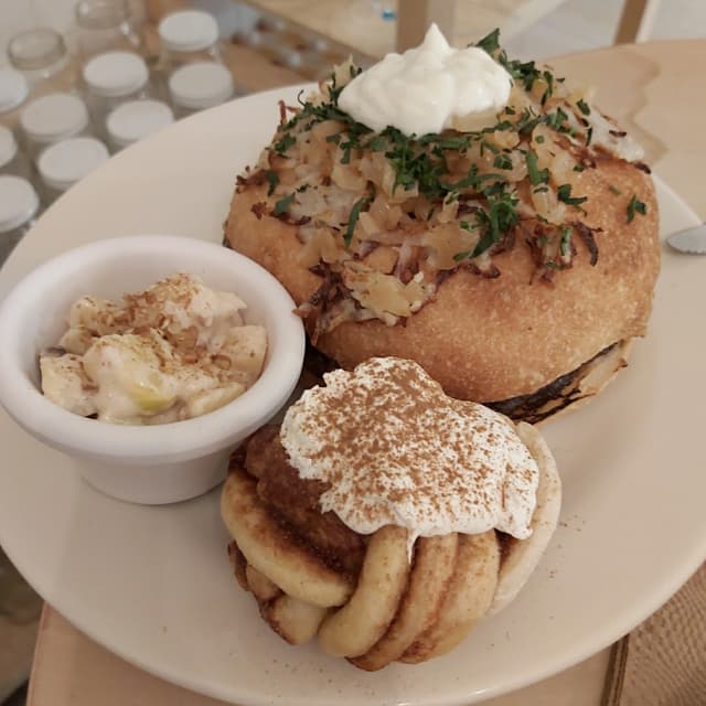 Photo of the dish “Recalentado Navideño Y Focaccia De Quesos”